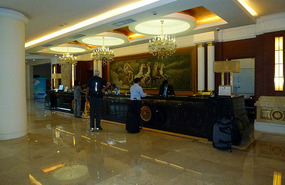 Luxurious Howard Johnson Airport Hotel, Hongqiao