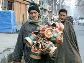 Men Selling Kangris in Kashmir c. Express Tribune
