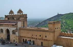 From Jalab Chowk Across to the Fortress Walls