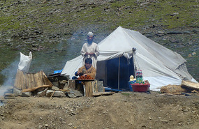 Entrepreneurial Food Sellers Toward Babusar Pass