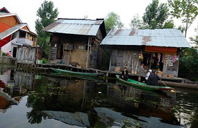 Markets on Dal Lake