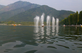 Water Fountains in Dal Lake