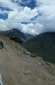 A Long way Down - the Road to Rohtang