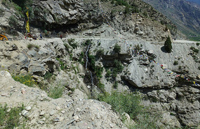 Narrow Steep Road Near Baralacha Pass