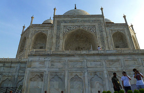 Intricate Carvings and Inlays of the Taj Mahal 
