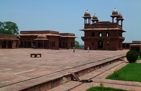 The Diwan-i-Khas and Pachisi Court