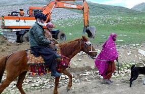 Nomad Family at Babusar Pass