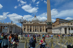 Crowds of St Peter's Square