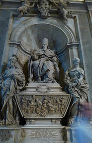 Fine Sculptures of St Peter's Basilica