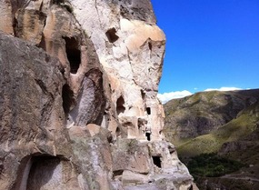 A Precarious Climb! (c. Flikr User Vasco Alvares)