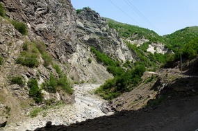 Following the Ghirdiman River Gorge to Lahij
