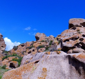 "The Roaring Lion", Mysterious Stones Park