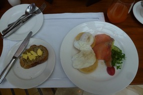 Eggs Benedict - I Managed to Eat the Lot!!