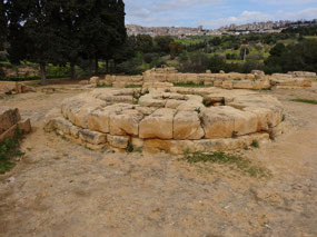 Sacrificial altar for pigs