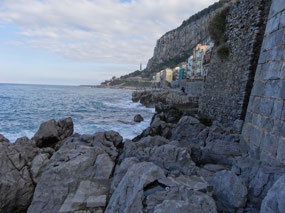Path outside the walls along the coast