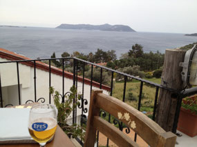 In Kas, on hotel terrace, with beer, all is well