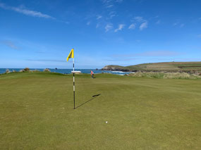 Long putt, distracting view