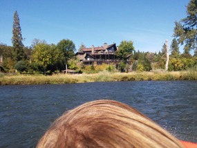 Homes along the banks of the Rogue River