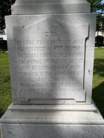 Civil War Memorial in front of Old State Capitol