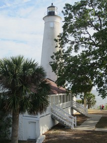 Closeup with the lighthouse and keeper's house