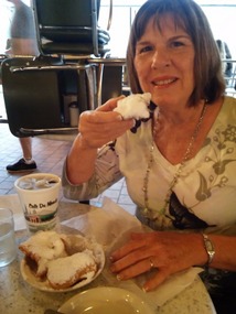 Hot beignets and fresh coffee at Cafe du Monde