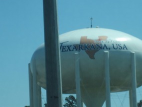 Texarkana Watertower - on the border!