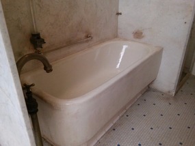 Individual tub for soaking in hot mineral water.