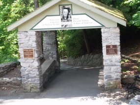 Entrance to the "hike" for Natural Bridge