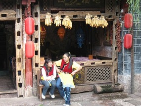 Lijiang Restaurant Touts