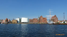 Leaving Stralsund – note white aquarium building