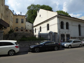 Synagogue incorporated into city walls