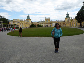 It does look a little like a mini-Versailles
