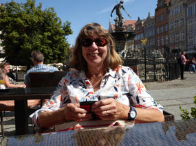 Julie with Neptune’s fountain behind