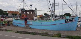 Richard with old trawler in Ballen