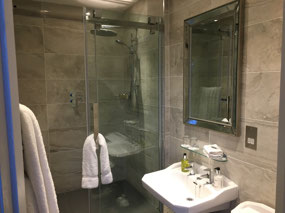 Dean Court Hotel Bathroom