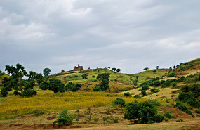 Castle on hill- Drive from Bahar Dar to Gondar