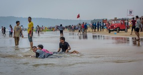 Wave-Sand Lolligagging