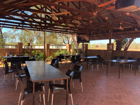 Outdoor eating at Willare
