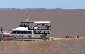 Kiimberley Explorer with dinghy in tow