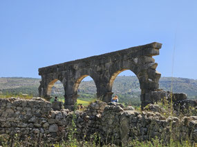 Part of porticos along the decumanis