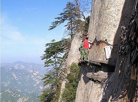 How Easy or Difficult it is to Climb the Steep Staircase of the Steepest  Mountain in HuaShan, China?