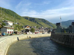 Beautiful Town Walk (9)