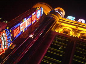 Hangover Walk & Neon Lights (9)