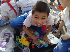 Earthquake Playground Market 01