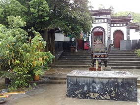 Caihong Bridge in Qinghua Village