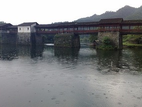 Caihong Bridge in Qinghua Village