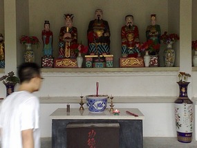 Caihong Bridge in Qinghua Village