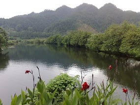Caihong Bridge in Qinghua Village