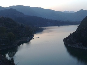 In search of Mulder & Scully at Xiane Lake with Fi