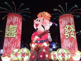 City Wall, River & Spring Festival Adventure